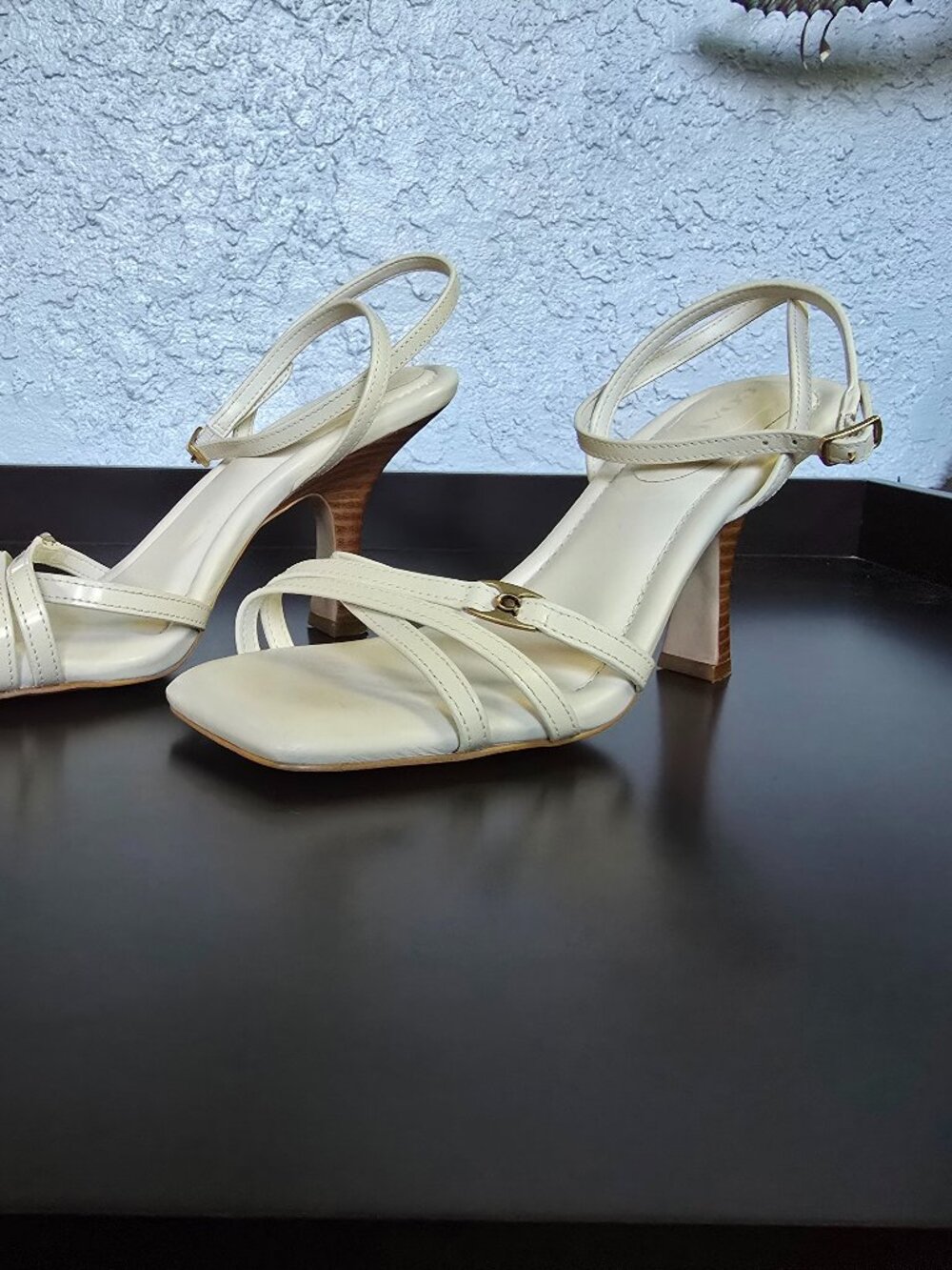 Coach Kelsey white leather strappy sandals in excellent condition - Picture 5 of 6
